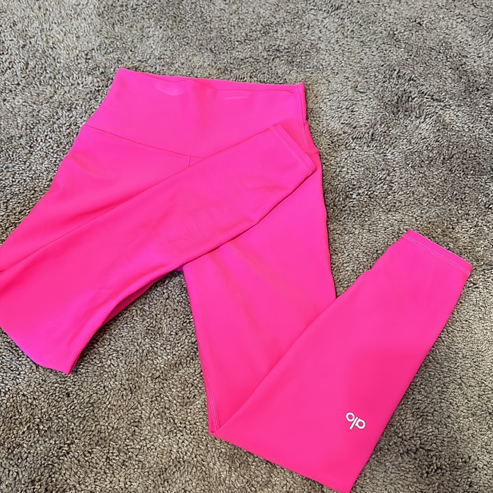 Alo Leggings in Neon Pink Excellent condition!